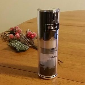 Kat Von D Lock-it Foundation